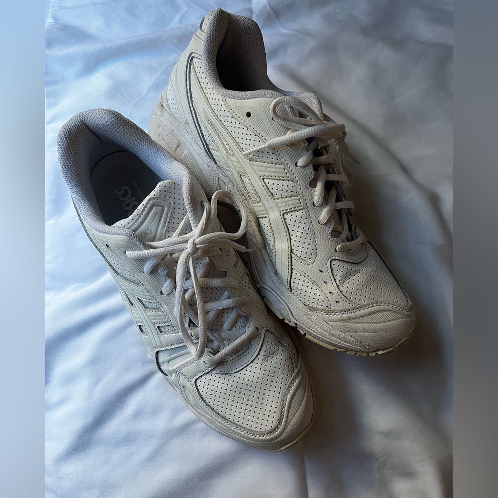 Men’s 10.5 ASICS Gel Kayano 14